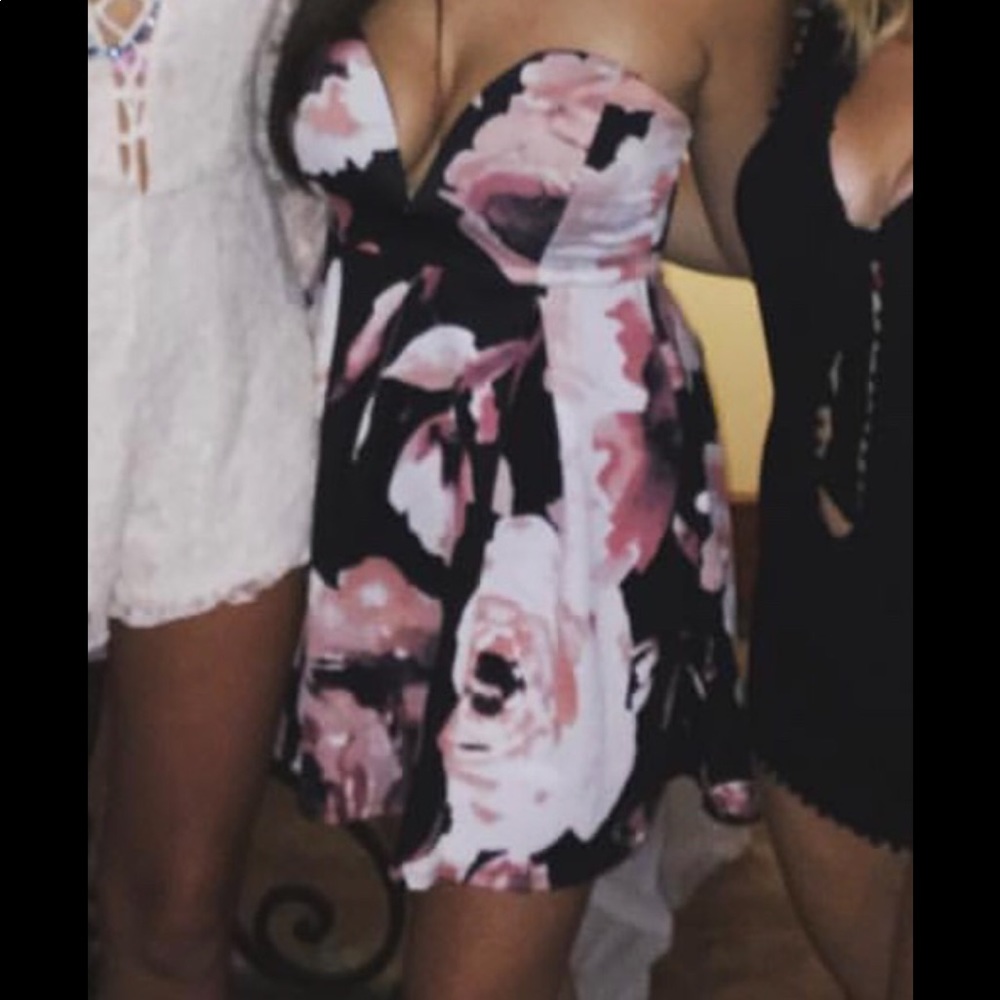✨6 for $15✨ Forever 21 floral strapless dress